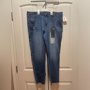 1822 Denim women’s size 16 skinny ankle jeans w/frayed bottom